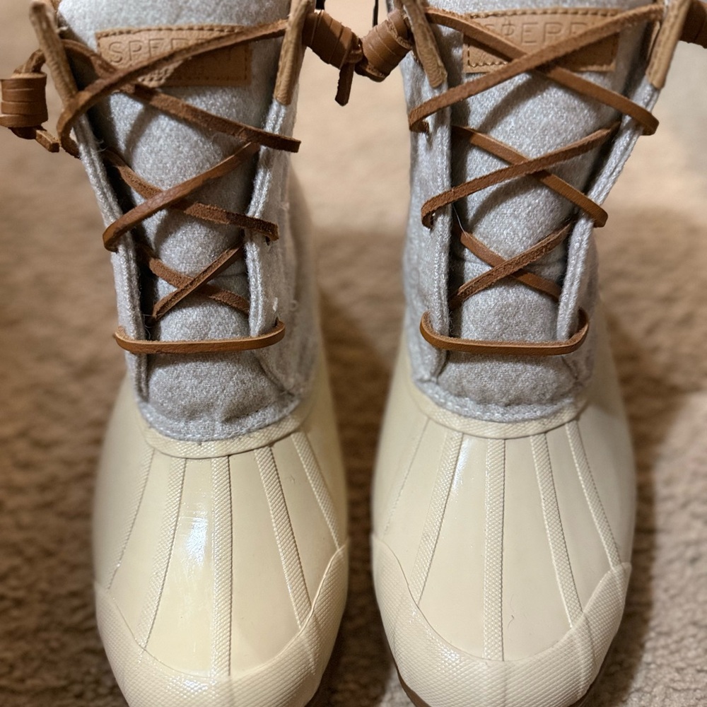 🍂Sperry Cream and Gray Lace-Up Boots🍂☔️